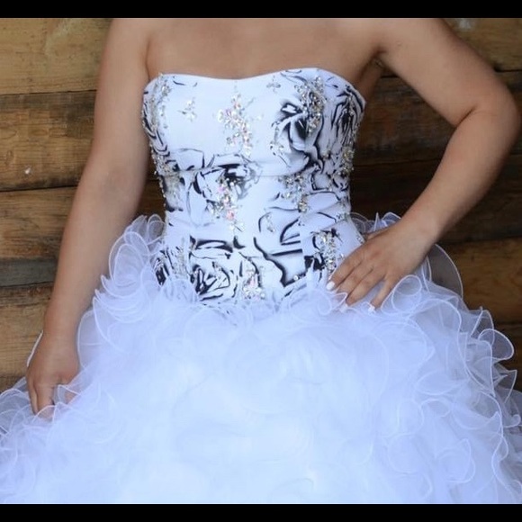 Graduation dress - Picture 2 of 3